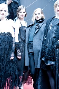 edie_chanel_aw11_dazed.thumb.jpg.0278fb230caa1aa9c09acd59d768a758.jpg