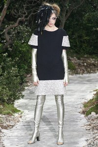 edie_chanel_couture_ss13_vogue_1.thumb.JPG.82843e34f9ae912b6be62bf7e30a803c.JPG