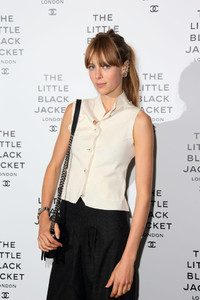 edie_chanel_little_black_jacket_11oct12_zimbio_1.thumb.jpg.f4c59576958e32a851ec0a4376faa650.jpg