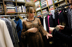 edie_chanel_paris_bombay_prefall12_bts_chanel_9.jpg