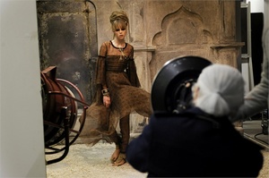 edie_chanel_paris_bombay_prefall12_bts_vogue_2.thumb.jpg.87ee51f1b0873f36f36c070e5474e7bd.jpg