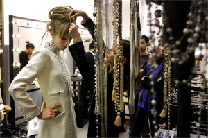 edie_chanel_paris_bombay_prefall12_bts_vogue_3.thumb.jpg.5a1c53054c8f50b57f59b2fe665da080.jpg