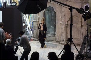 edie_chanel_paris_bombay_prefall12_bts_vogue_6.thumb.jpg.674bb3943db845cb7b924e567fdd47ac.jpg