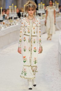 edie_chanel_paris_bombay_prefall12_vogue_2.jpg