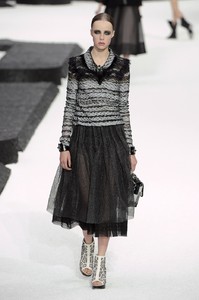 edie_chanel_ss11_livingly_1.thumb.jpeg.70973b8b49ad162dd1b1aa8f7be812bd.jpeg