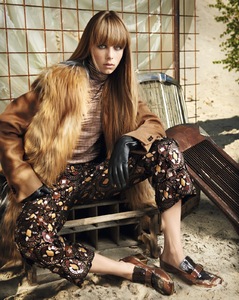 edie_elle_france_28sep12_troublemanagement_2.jpg