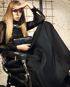 edie_elle_france_28sep12_troublemanagement_9.jpg