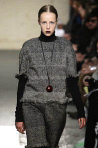 edie_fashion_east_aw10_livingly_2.thumb.jpg.50840c0356cb376bcbe54b7d7d6fb6b8.jpg