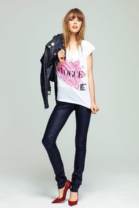 edie_fno_tshirt_sep12_vogue_1280.thumb.jpeg.d5f26ca9970e6f002563e72995300ced.jpeg