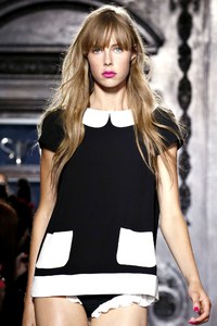 edie_giles_deacon_ss13_vogue_2.thumb.jpeg.26f2e5ff00ff4ec57f4e5565075b6268.jpeg