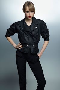 edie_karl_lagerfeld_aw12_vogue_1280_1.jpeg