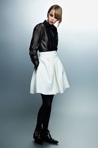 edie_karl_lagerfeld_aw12_vogue_1280_15.jpeg
