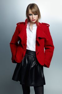 edie_karl_lagerfeld_aw12_vogue_1280_6.jpeg