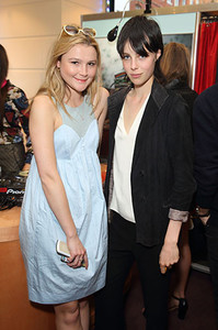 edie_links_of_london_6jun13_refinery29.thumb.jpg.b392a40ed06d85b4c502a191a951a3bd.jpg
