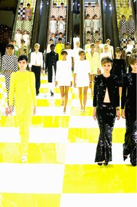edie_louis_vuitton_ss13_vogue_3.thumb.JPG.250950cdd6657e84c4989888a2d1222f.JPG