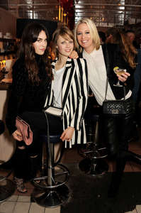 edie_love_balmain_christmas_18dec12_vogue_3.thumb.jpg.c01544f833d93075a88fb463a37daee7.jpg
