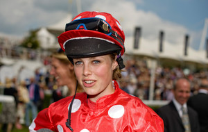 edie_magnolia_cup_28jul11_zimbio_3.thumb.jpg.670d3c0532d0ced4157472b5e8ae7c8c.jpg