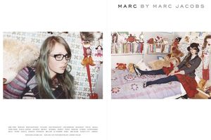 edie_marc_by_marc_jacobs_aw09_mdls.thumb.jpg.00bf1d37f7cee7efc8d0b590533934b2.jpg