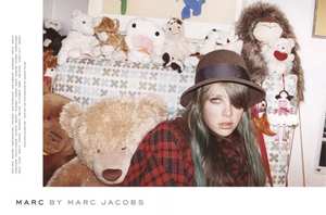edie_marc_by_marc_jacobs_aw09_tfs_3.thumb.jpg.991fb8c07cdcfb25f123ec91b8236192.jpg