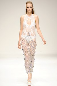 edie_mark_fast_ss11_vogue.thumb.jpg.e6e11b0fc4d20199097f8b9ae5e81641.jpg