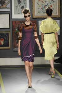 edie_paul_smith_ss11_livingly_2.thumb.jpg.7d19609dc68e5c66fe8cc107b6bcaffd.jpg