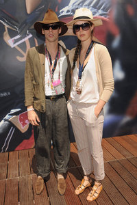 edie_red_bull_16may10_zimbio.thumb.jpg.77bb0d2b78d6e317a45e4bc8bab872db.jpg