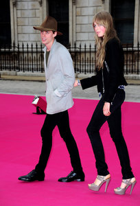 edie_royal_academy_9jun10_zimbio_2.thumb.jpeg.0bd99cfa42dbe00934890d1531ced999.jpeg