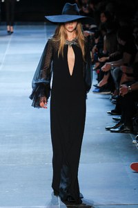 edie_saint_laurent_ss13_vogue_2.thumb.JPG.3a1a2268a235ecb1b8dff8db7132d662.JPG