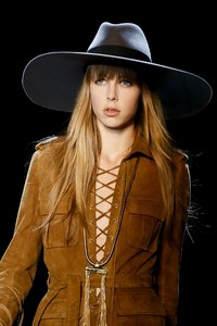 edie_saint_laurent_ss13_vogue_3.thumb.JPG.a679c4cfdb44d5e30437435eb7f40183.JPG