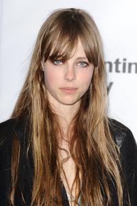 edie_serpentine_gallery_26jun12_vogue.thumb.jpg.684f1da2e612b24edd1c4acb192a3f0a.jpg