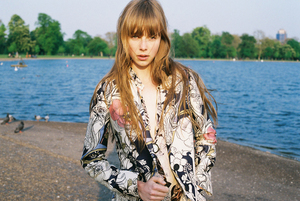 edie_tank_summer11_outtakes_viktorvaultier_4.jpg
