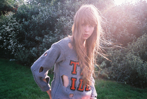edie_tank_summer11_outtakes_viktorvaultier_5.jpg