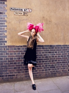 edie_tatler_nov09_hannahteare_3.thumb.jpg.22aa7fef1398e97578673a1b33dc6b92.jpg