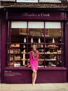 edie_tatler_nov09_theflamingodiary.thumb.jpg.cb43878c4c1478c8fb9fd4074e04868d.jpg