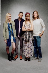 edie_urban_outfitters_late_fall_2011_celebsvenue_1.thumb.jpg.9a0453272cdd4bc7a65d579e04383650.jpg
