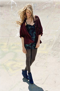 edie_urban_outfitters_late_fall_2011_lookatme_7.thumb.jpg.5816605f80ae59df1a80fabf04445528.jpg