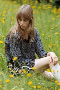 edie_urban_outfitters_late_fall_2011_tfs.thumb.jpg.9d4fe2d7efeb7d448b2b2e7dce284638.jpg