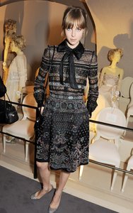 edie_valentino_master_28nov12_popsugar.thumb.jpg.c3c7f85d9e49d5bd12430d4bdd307f41.jpg