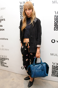edie_vogue_fno_6sep12_vogue_1.thumb.jpg.e28e7782b35ebc439d6816363d751b96.jpg