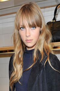 edie_vogue_fno_6sep12_vogue_2.thumb.jpg.e1ff5d2f5c1d54c16b9f10a893da46f9.jpg