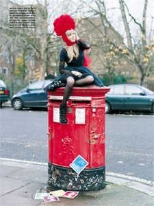 edie_vogue_italia_mar10_voguette_3.thumb.jpg.3c77850fa5aedffaebc60d478f316d1a.jpg