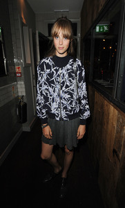 edie_whistles_lfw_party_16sep12_thisiswhistles.thumb.jpg.c356c0a0e4932908af1f5eceb2943336.jpg