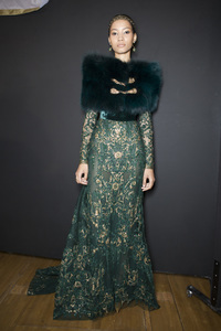 elie-saab-hc-bks-m-rf17-0890.thumb.jpg.9ac54034f0541c5d0cfd77c809e6ad77.jpg