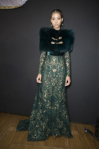 elie-saab-hc-bks-m-rf17-0894.thumb.jpg.1e035bbb6de9a1f3a92c251345c81c9b.jpg