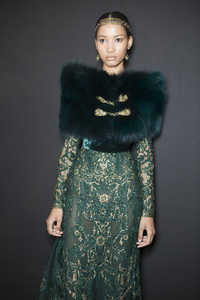 elie-saab-hc-bks-m-rf17-0895.thumb.jpg.f46b62450159c287f207e5bb495004f9.jpg