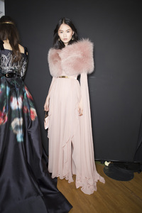 elie-saab-hc-bks-m-rf17-0981.thumb.jpg.2e8e29dcd8a2faa1df146bc899378ba4.jpg