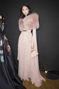 elie-saab-hc-bks-m-rf17-0987.thumb.jpg.39c57778e2e8c8ba9c5ed8cbc88452b7.jpg