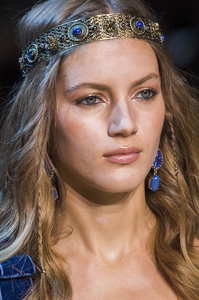 elie-saab-hc-clp-rf17-0475.thumb.jpg.316e3055dd0b3c77b3f855926dc837fd.jpg