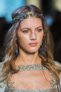 elie-saab-hc-clp-rf17-0816.thumb.jpg.6ebfab5745e86bb7d531eaa07a6b84ff.jpg