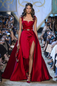 elie-saab-hc-rf17-0096.thumb.jpg.4d9aea2b7a868e2ee243ea337fb0c55a.jpg